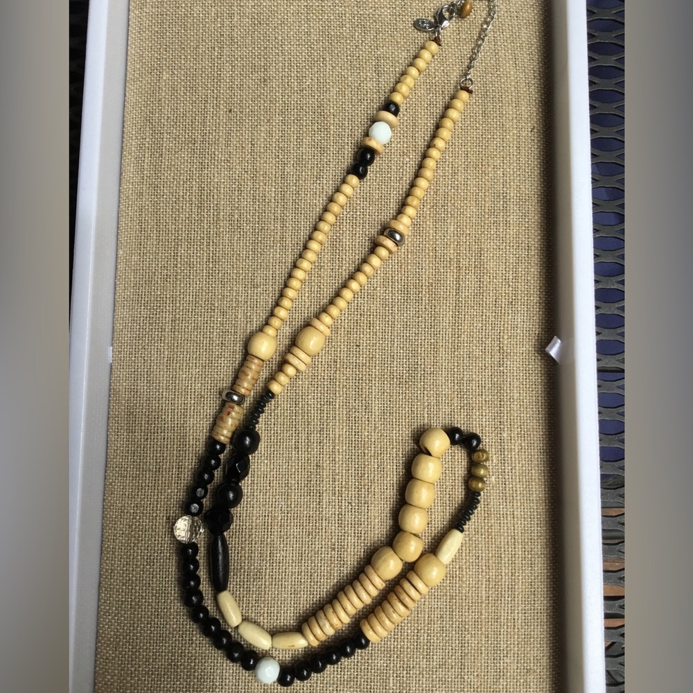Cookie Lee Wood Necklaces & Bracelets Set. - Picture 10 of 11